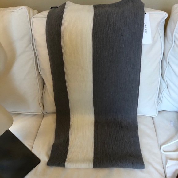Calvin Klein Grey White Striped Scarf NEW - Picture 7 of 7